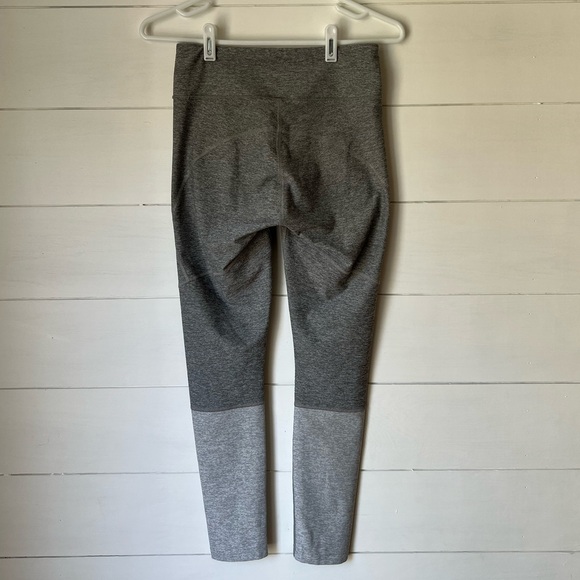 Outdoor Voices Women’s Dipped 7/8 Leggings - Picture 3 of 6